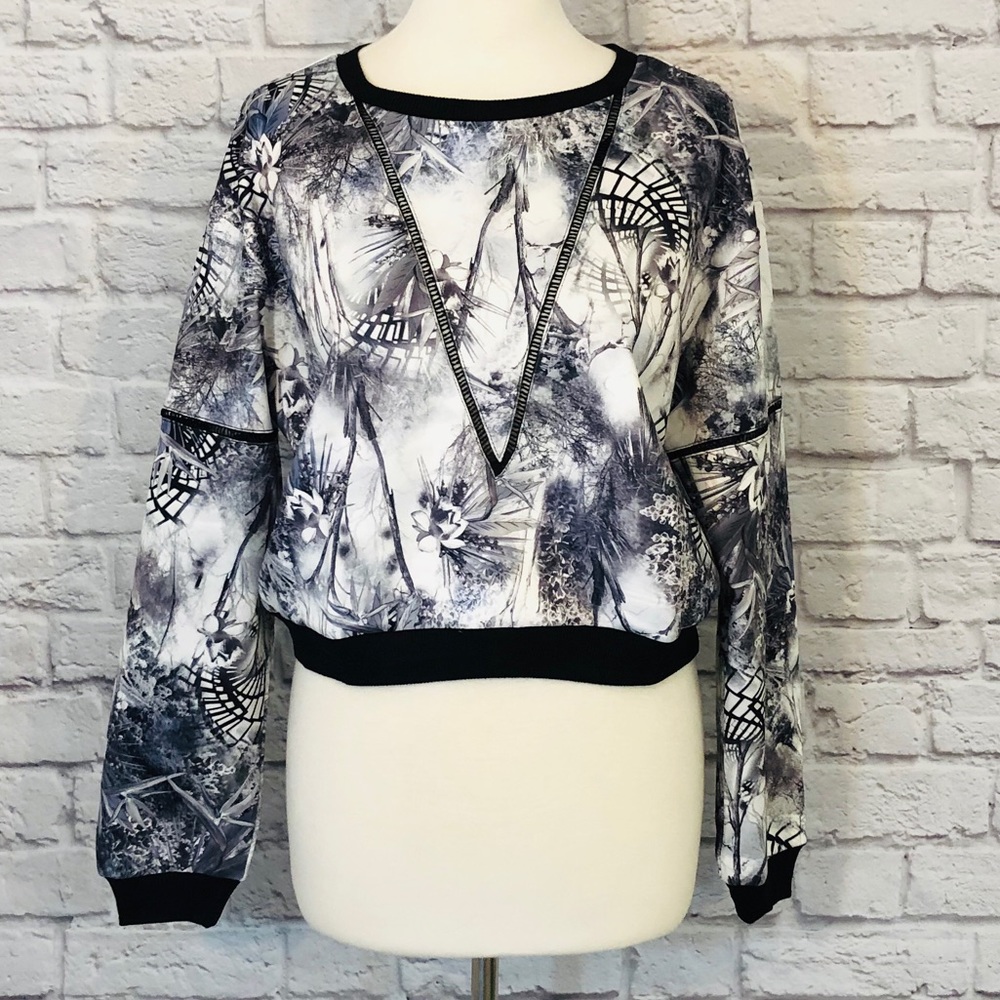 VO Jeans | Ladder Trim Graphic Cropped Sweatshirt